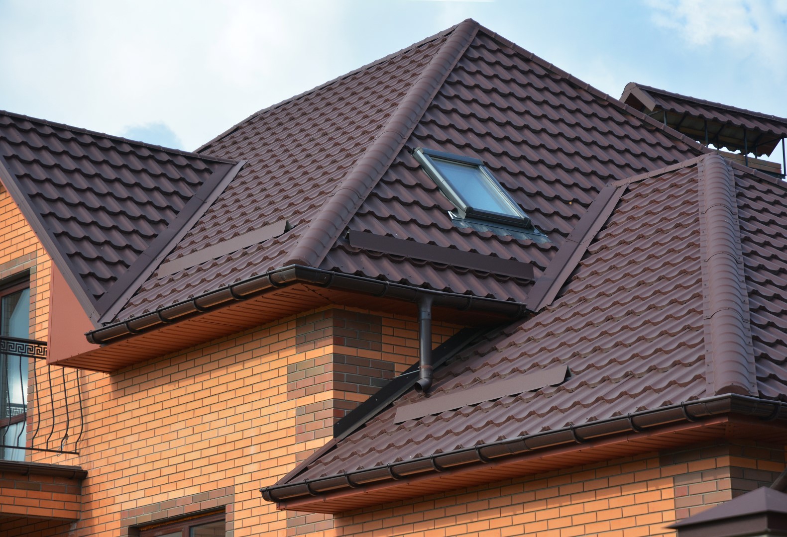 Roofing construction with attic skylights